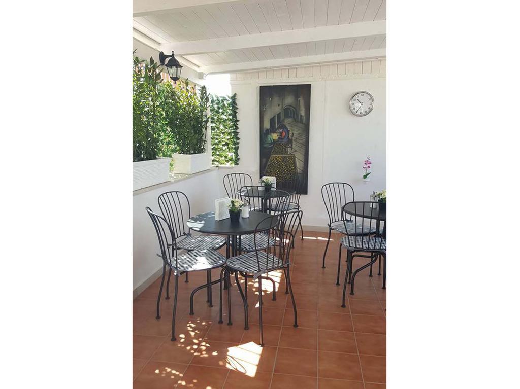 Bari Vecchia Dimora Bed & Breakfast ภายนอก รูปภาพ